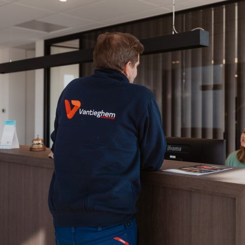 Levering brandstof receptie kantoorgebouw